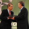 Ramiro Espiño recibiendo el premio Galicia de Xornalismo Deportivo 2012