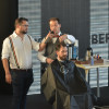Exhibición de técnicas de barbería no marco da feira Expobeauty