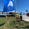 Izado de la bandera azul en la playa de A Lapa