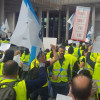 Protesta de los trabajadores de ENCE ante el Museo del Mar de Vigo durante un mitin Pedro Sánchez