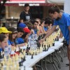 Exhibición simultánea de xadrez na praza de Curros Enríquez