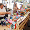 El alcalde Miguel Anxo Fernández Lores visitó la Festa dos Libros en su apertura