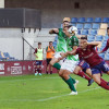 Charles remata de cabeza para marcar el primer gol del Pontevedra contra el Arenteiro en Pasarón