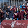 Aficionados del Pontevedra celebran uno de los goles en Fuenlabrada