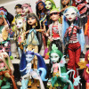 Ethan Carballo, ou Ethan Wolf en redes sociais, coas súas bonecas customizadas