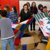 La comunidad educativa del IES Luis Seoane empaqueta mantas y ropa de abrigo para los campos de refugiados