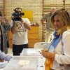 María Rey, votando no CEIP Campolongo o 26-X