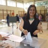 Vanessa Angustia, votando no CEIP Campolongo o 26-X