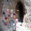 Altar na base da rocha de Agios Nikolaos