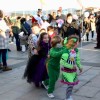 Fiesta de disfraces en la Praza dos Barcos de Sanxenxo