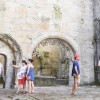 Visitantes en las ruinas de Santo Domingo