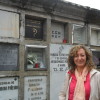 Carmen Fouces visita o cemiterio de San Amaro