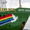 Protesta marítima contra a fábrica de celulosa de Altri na chegada del Arctic Sunrise