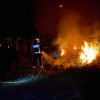 Incendio forestal próximo a unha vivenda na Puntada, en Poio (arquivo)