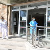 El personal del ambulatorio Virgen Peregrina recurre a bolsas de basura ante la carencia de EPIS