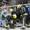 Intervención de los bomberos en un local comercial situado en un bajo de Benito Corbal