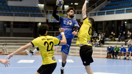 Galería de imaxes do partido de División Honra Prata entre Teucro e Balonmano Soria