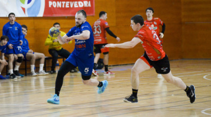 Galería de fotos do partido entre Teucro e Cañiza no CGTD de Pontevedra