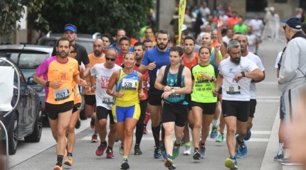 El Medio Maratón llena de color las calles de Pontevedra
