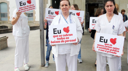 Protesta sindical contra el cierre de camas en los Hospitales de Pontevedra y de O Salnés