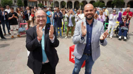 El ministro de Cultura y Deporte, Miquel Iceta, participa en un acto de campaña electoral de Iván Puentes