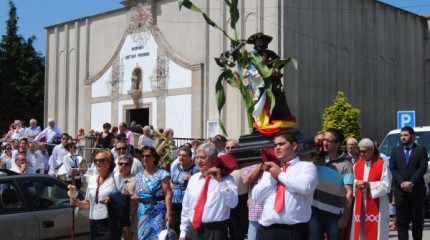 Procesión en el barrio de O Burgo en honor a su 'Santiaguiño'