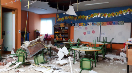 Cayó el falso techo en un aula de infantil del colegio Isidora Riestra