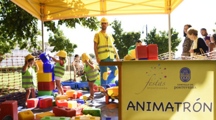 El Animatrón llena el parque de las Palmeras de niños con ganas de fiesta