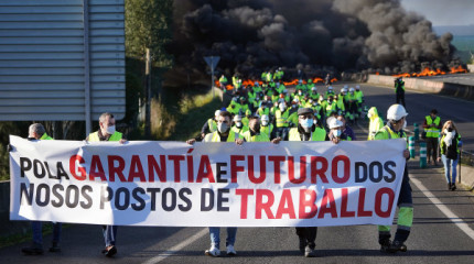 Protestas de personal de Ence con cortes de tráfico entre Pontevedra y Marín