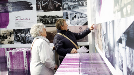 Exposición 'Do gris ao violeta'
