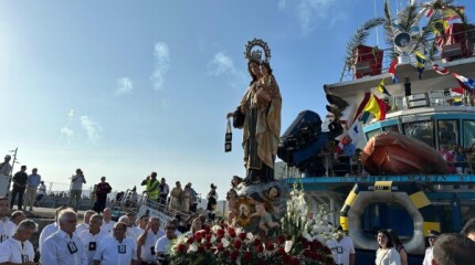 Procesión marítima y homenaje a las víctimas del Villa de Pitanxo