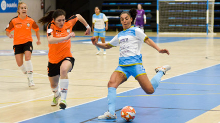 Imaxes do partido entre Marín Futsal e Amarelle na Raña