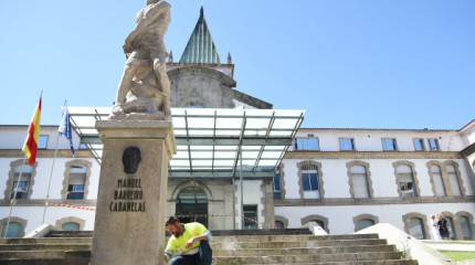 A estatua de Francisco Asorey volve á súa ubicación orixinal