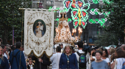 La devoción por la Virgen Peregrina inunda las calles de Pontevedra
