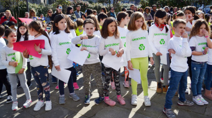 Os cativos do Froebel celebran o Entroido reivindicando o cambio climático