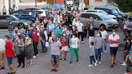 Campelo sale a la calle para exigir que Abanca no cierre su sucursal