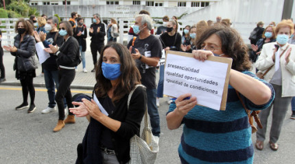 Padres y estudiantes del IES Sánchez Cantón e IES Valle-Inclán protestan contra el bachillerato semipresencial