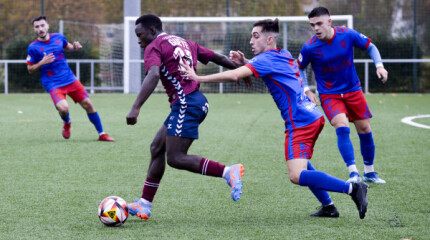 Partido entre Pontevedra B e Betanzos no Manolo Barreiro