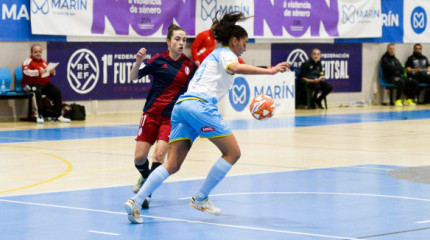 Imaxes do partido entre Marín Futsal e Rayo Majadahonda na Raña