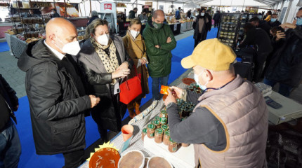 Inauguración da segunda edición da feira O Mellor da Terra na Praza de España