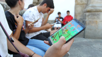 Jugadores de Pokémon Go salen 'de caza' por la ciudad de Pontevedra