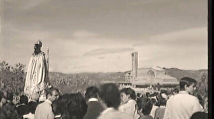 Romería con la presencia de la imagen de la Virgen Peregrina en el santuario de Torreciudad en 1984