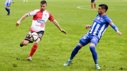 Partido entre Arosa y Real Avilés en A Lomba