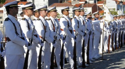 La Armada homenajea en Carril a la patrona de los marineros