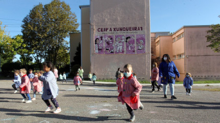 Mural 'Construíndo un futuro en igualdade' no CEIP A Xunqueira 1