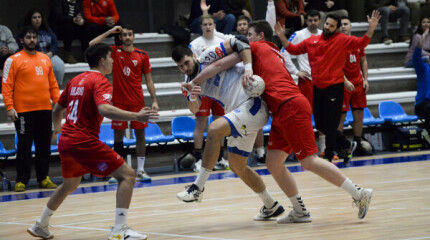 Partido de liga entre Club Cisne Balonmano y Alcobendas