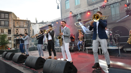 Concierto de Galifunk Brass en la Plaza de A Ferrería