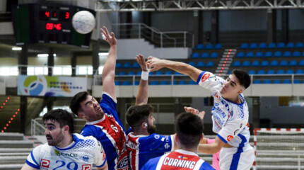 Partido de liga entre Club Cisne Balonmano e Fundación Agustinos Alicante