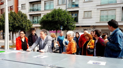 Miguel Anxo Fernández Lores visita os composteiros comunitarios de Eduardo Pondal