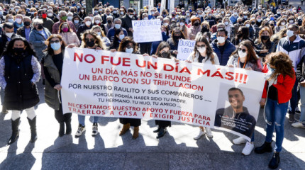 Concentración en la Alameda de Marín convocada por las familias del Villa de Pitanxo